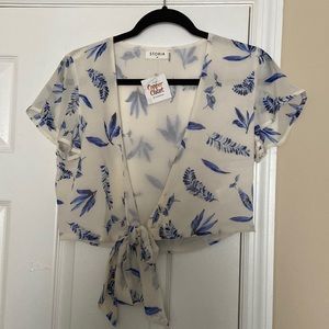 NWT Storia crop wrap shirt size M